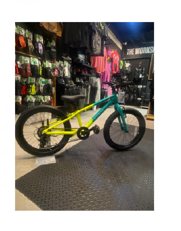 BICICLETA HARO MONTAÑA FLIGHTLINE PLUS R20 VERDE/AMARILLO 7V FRENOS "V" ALUMINIO